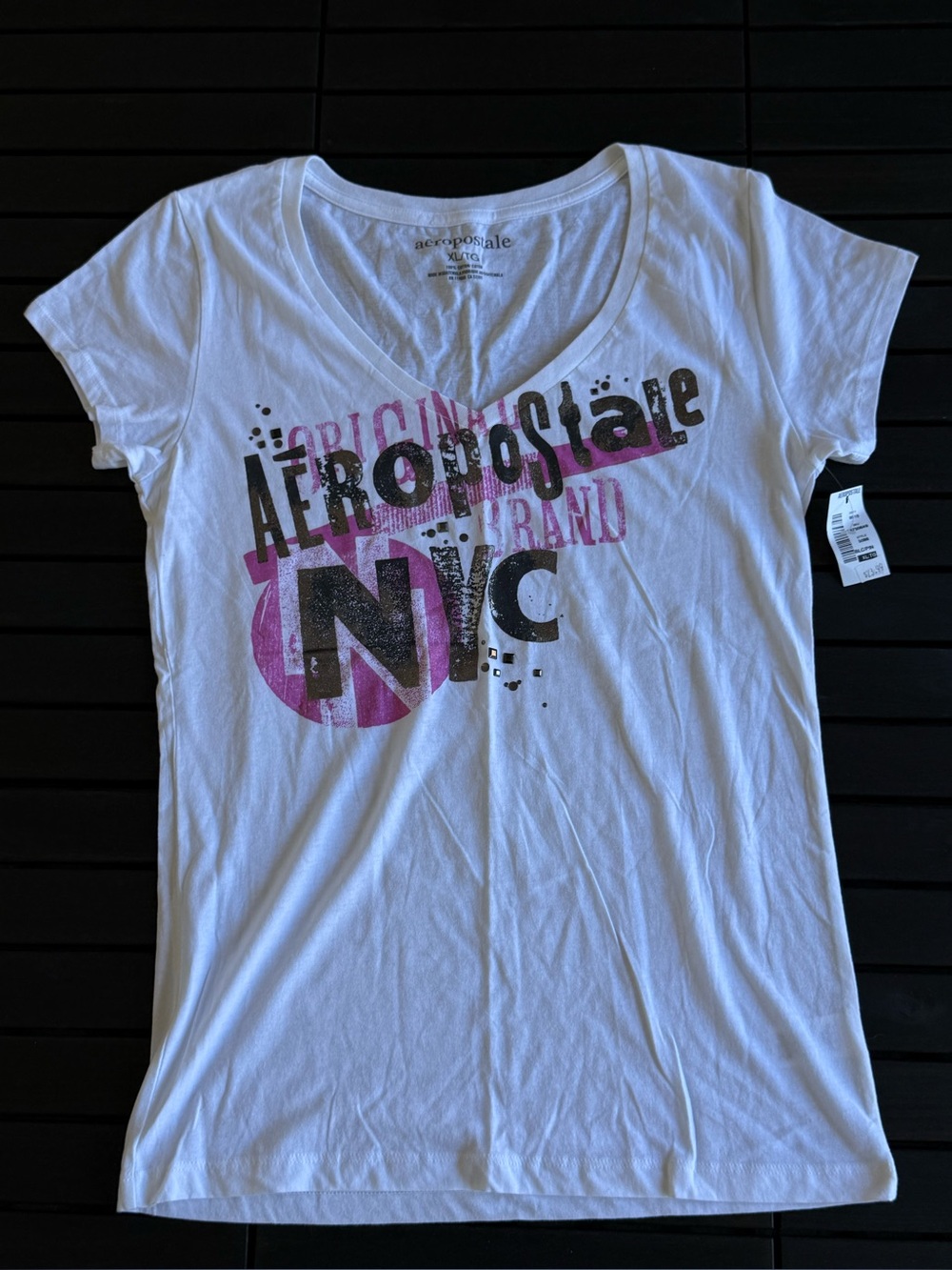 Aeropostale 2010 NYC Graphic V-Neck Tee Women’s XL NWT Y2K Style